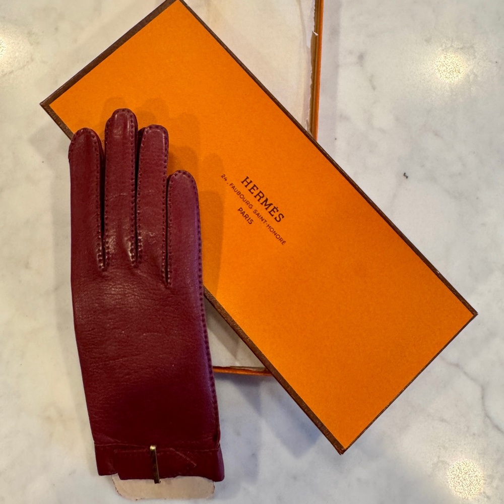 Vintage Hermes unworn burgundy leather gloves w /gold hardware, in original box